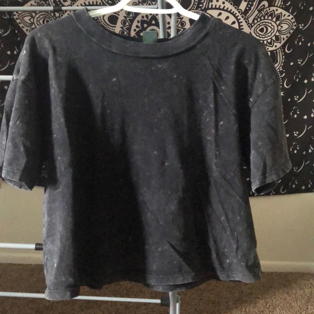 Black acid wash cropped tee
